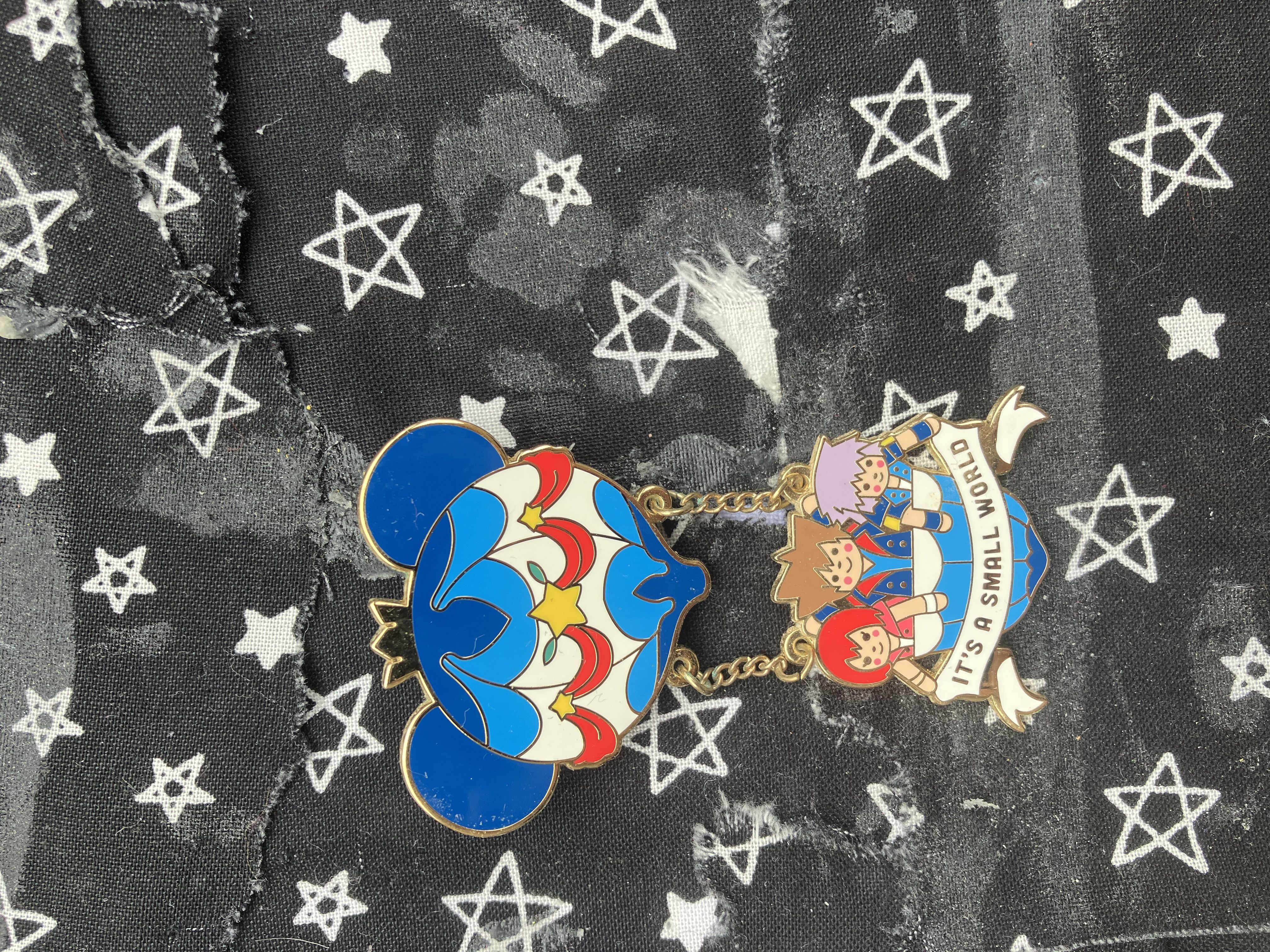 Disney Kingdom Hearts themed It's a Small World balloon dangle with Sora, Kairi, and Riku in the basket enamel pin.